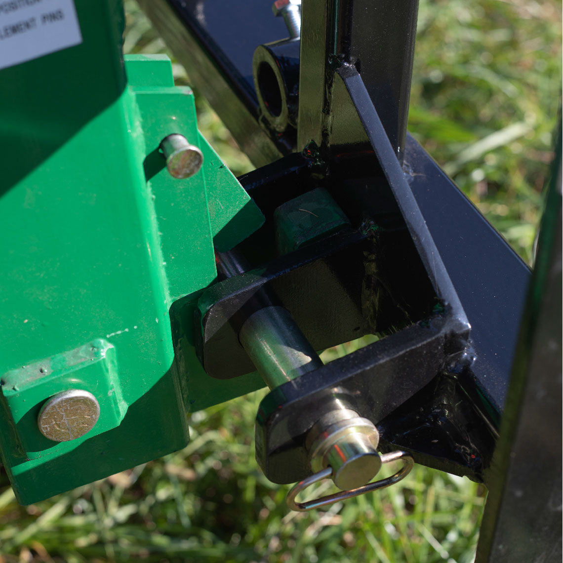 Standard Series 3 Point Hay Frame Attachment Fits Cat I & II Tractors - Hay Bale Spear Length: 32" Main Spear + 17.5" Stabilizers | 32" Main Spear + 17.5" Stabilizers