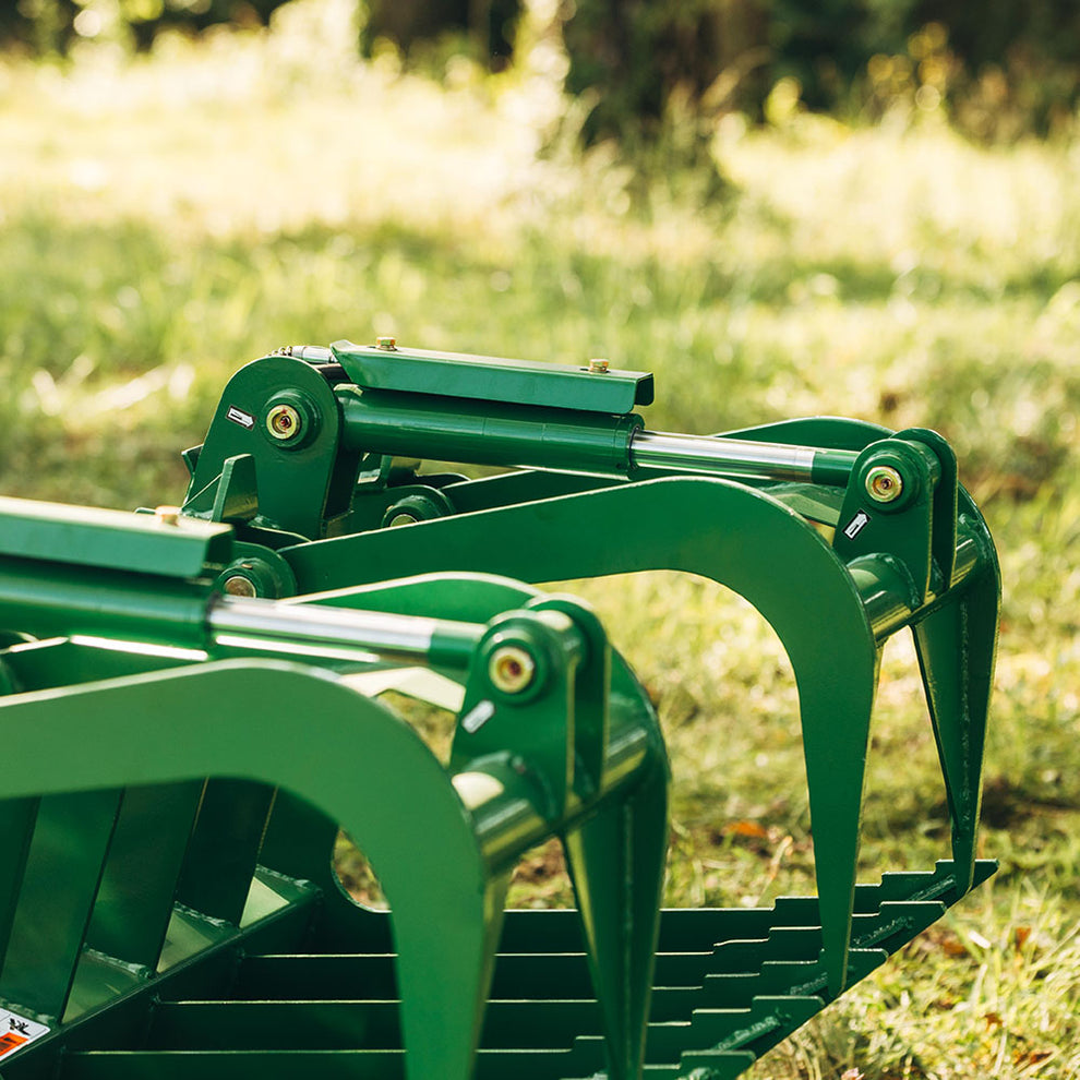 Standard Series Root Grapple Bucket, Fits John Deere | Titan Attachments