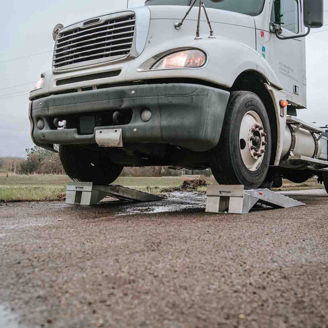 SCRATCH AND DENT - HD Aluminum Semi Truck Riser Ramps - FINAL SALE