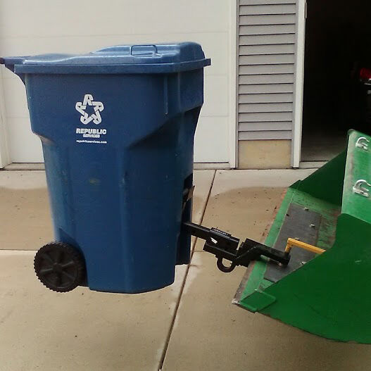 SCRATCH AND DENT - Trash Can Grabber